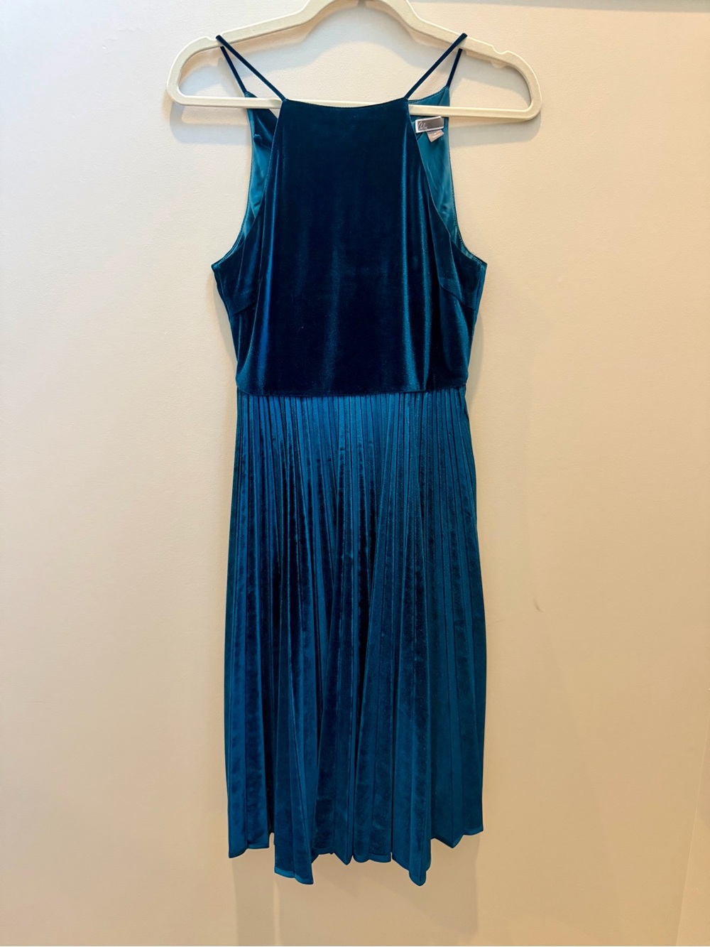 Like New Chelsea28 Women’s Teal Blue Velvet Pleated Midi Dress Sz S